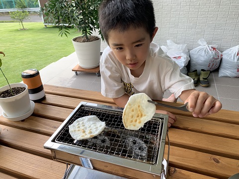 キャンプでお煎餅？