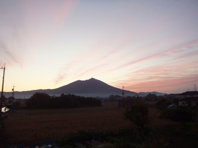 筑波山に虹かかる　