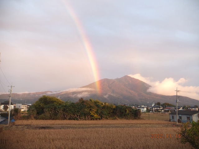 筑波山に虹かかる　