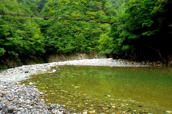 大峰・旭ノ川のゴルジュで流水スイミング