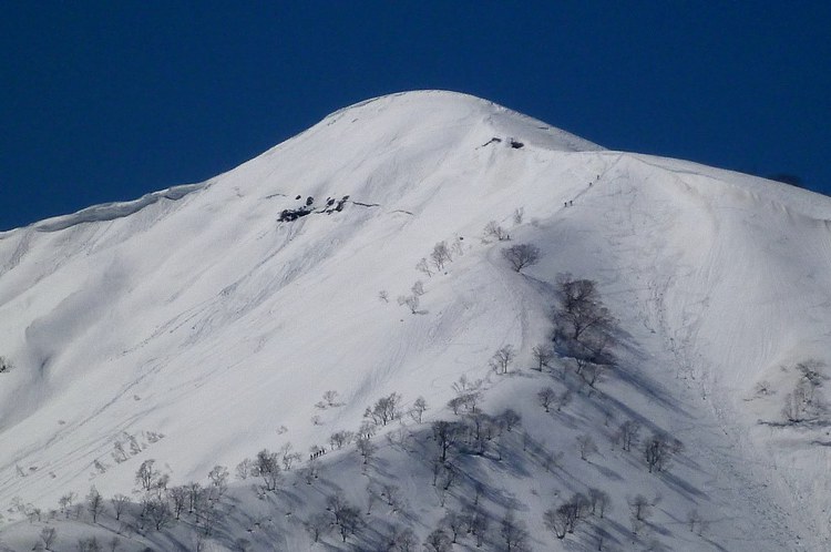 野伏ヶ岳から薙刀山へ周回山スキー　富山長期出張中～