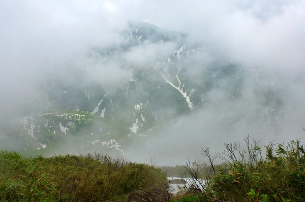 雨上がりに美しい「雨飾山」へ