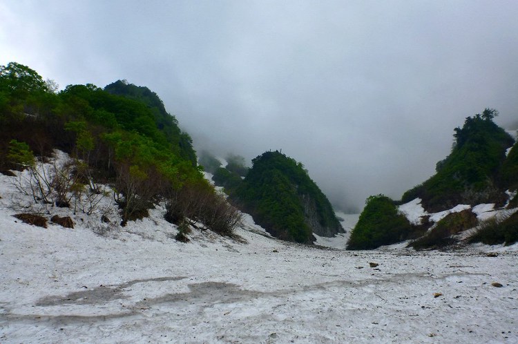 雨上がりに美しい「雨飾山」へ