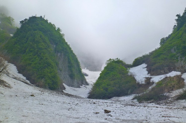 雨上がりに美しい「雨飾山」へ