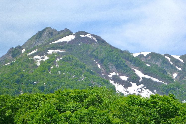 雨上がりに美しい「雨飾山」へ