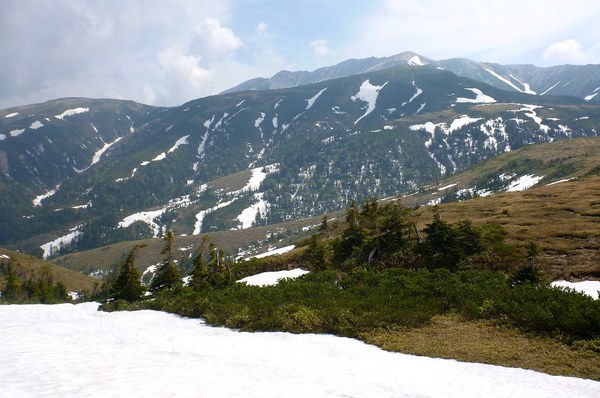 開山祭の薬師岳で圏谷越しに見る北アルプスの展望