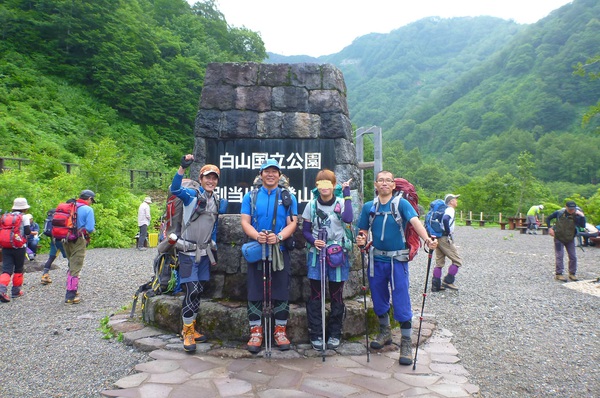 花溢れる白山から別山、そして三ノ峰へテン泊縦走