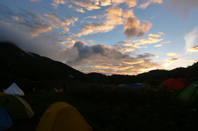 花溢れる白山から別山、そして三ノ峰へテン泊縦走