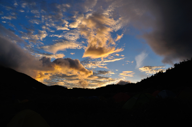 花溢れる白山から別山、そして三ノ峰へテン泊縦走