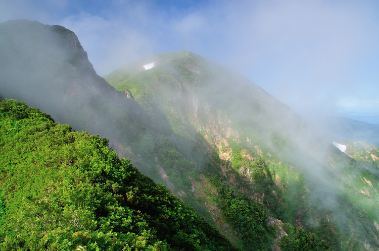 花溢れる白山から別山、そして三ノ峰へテン泊縦走