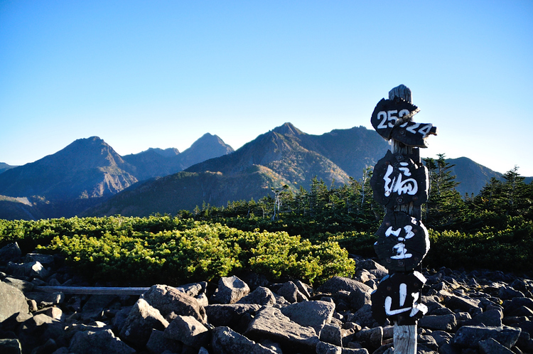 キレットを越えて八ヶ岳の主峰・赤岳へ
