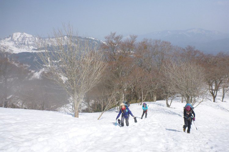 春の陽気の氷ノ山で雪上訓練～！