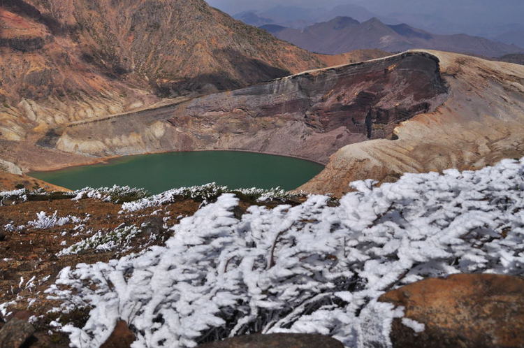 冬の訪れ　樹氷の蔵王連山縦走へ