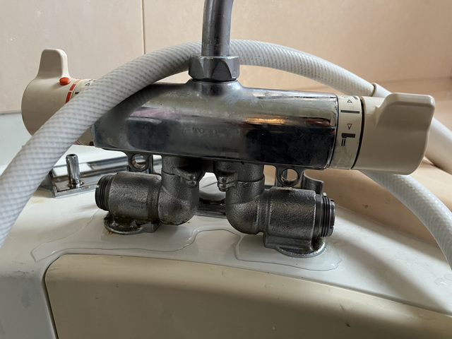 お風呂の混合水栓水漏れ対策に、開閉ユニット部交換（TOTO TMJ46C2V1）
