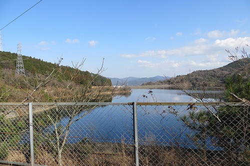 五葉湖(大原調整池)から平尾山