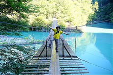 ターコイズブルーに魅せられて　～寸又峡・夢の吊り橋～ 2016/09/11 22:22:33