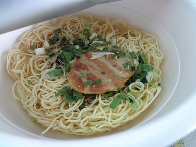 明星　究麺（きわめん）・旨とろ豚骨