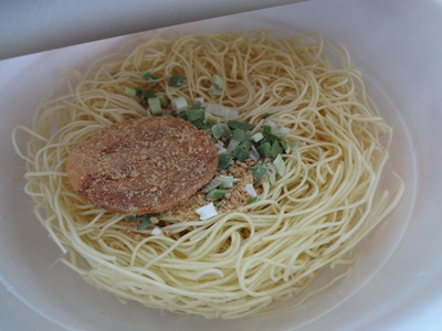 きょうもお昼はカップ麺…　ニュータッチ・熟炊き博多とんこつ！