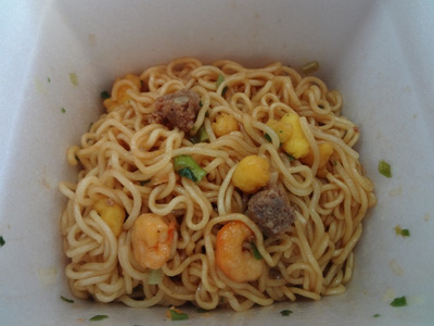 わたしはブタ…？　日清 カップヌードル焼きそば1ミニット！