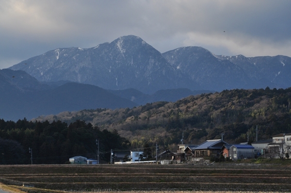 窓を開ければ　　御在所岳