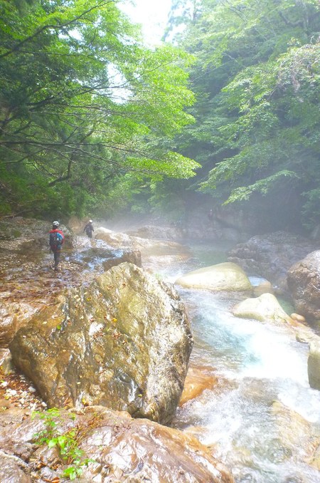 ｺﾊﾞﾙﾄﾌﾞﾙｰな前鬼川で沢登り