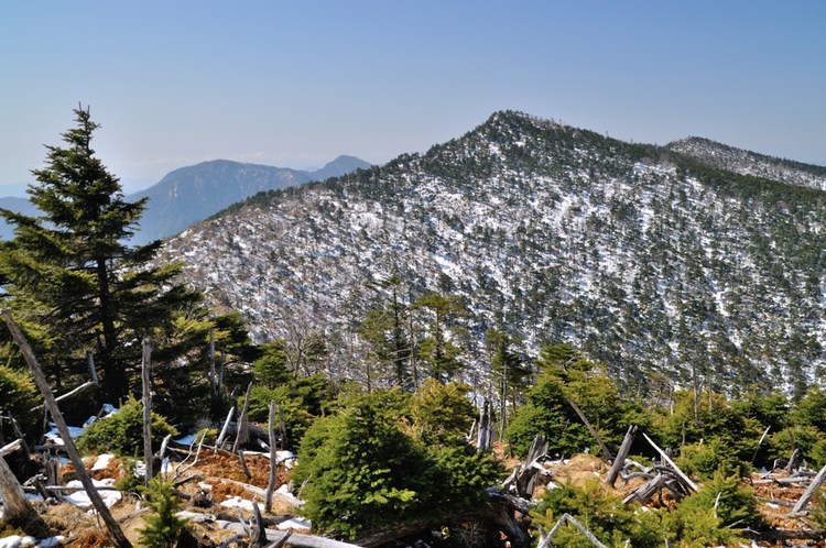 「春の嵐」の前に鉄山から弥山へ　