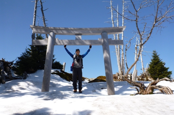 「春の嵐」の前に鉄山から弥山へ　