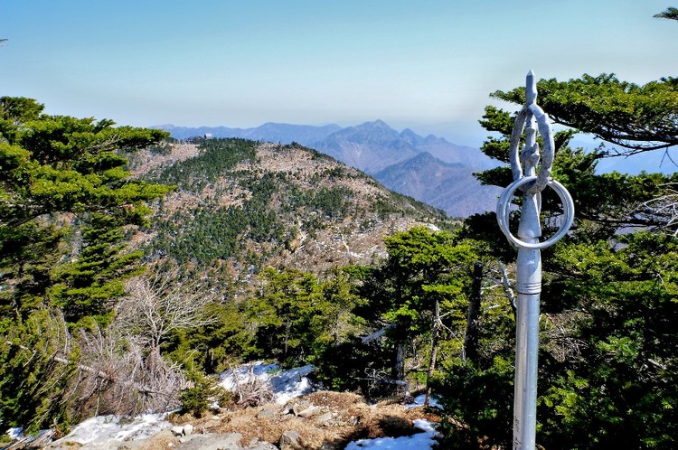 「春の嵐」の前に鉄山から弥山へ　