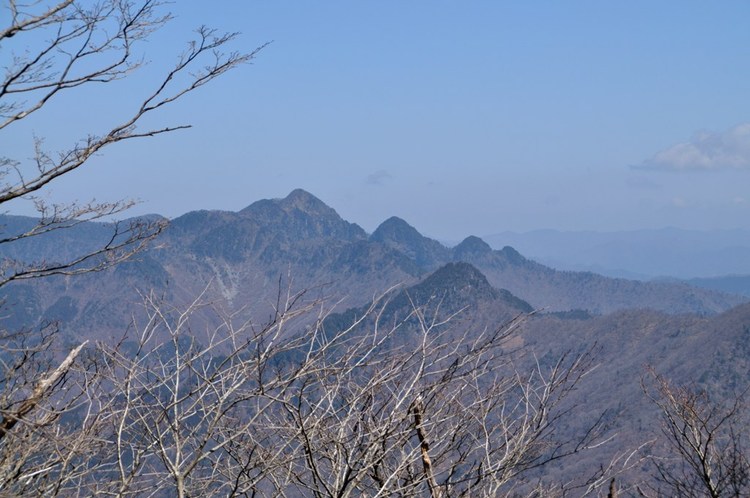 「春の嵐」の前に鉄山から弥山へ　