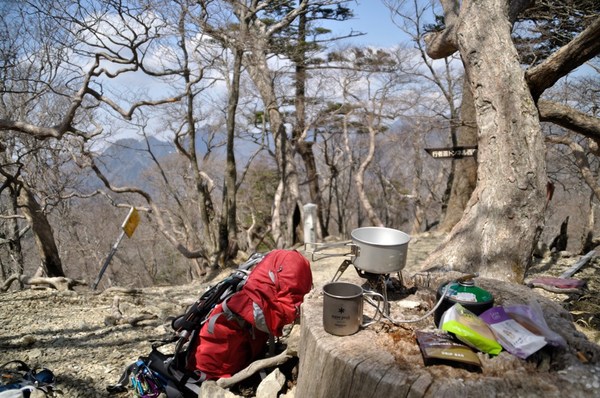 「春の嵐」の前に鉄山から弥山へ　