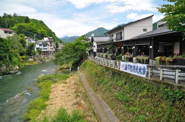 盆踊りの頃　川面に吹く風　in 郡上八幡・吉田川