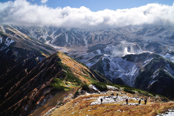 初冠雪の立山から大日三山へ