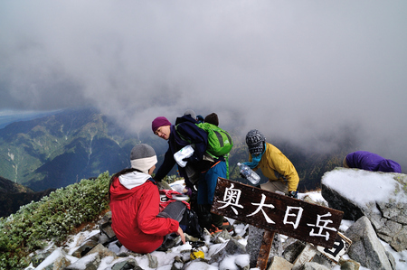 初冠雪の立山から大日三山へ