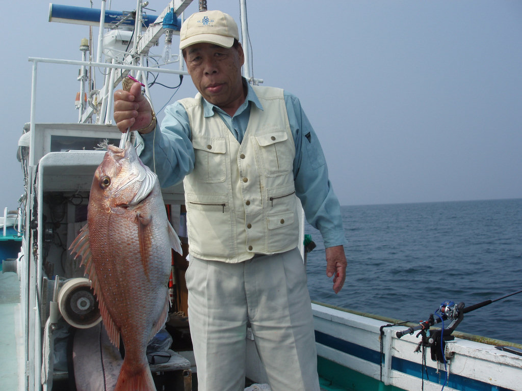 日の岬沖で50kgの本マグロ 久美浜港しおかぜ丸でのウキ流し釣りの釣果