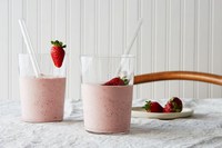 Roasted Strawberry Milkshake with Buttermilk and Mint 2015/06/24 15:39:51
