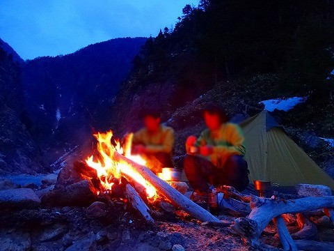 湯俣温泉で野湯と焚き火を満喫な週末。