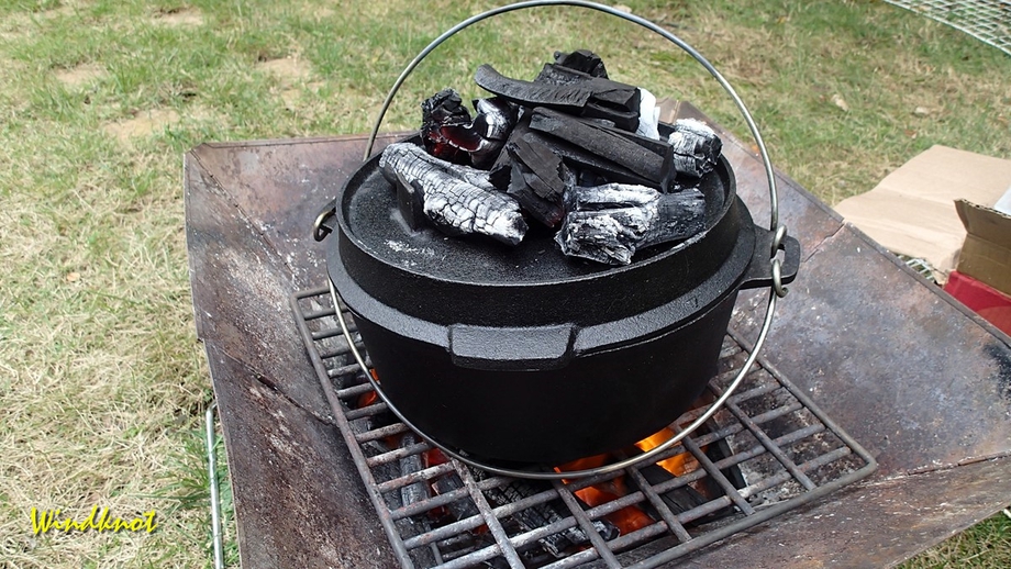 ダッチオーブンで焼き芋とローストポーク