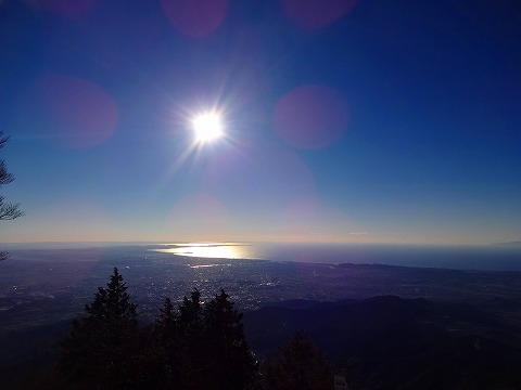 残雪の丹沢、大山と岳ノ台。