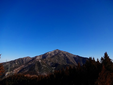 残雪の丹沢、大山と岳ノ台。