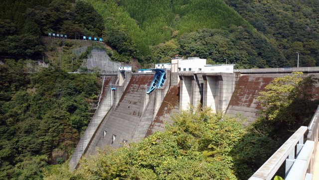 徳山ダムを見に行く