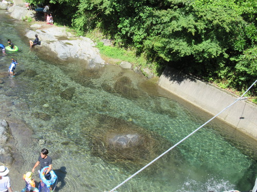 へいちゃんファミリーのファミキャン日記 奈良県 東吉野ふるさと村で今年最後の川遊び
