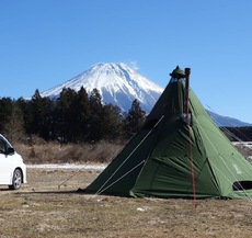 ふもとっぱらで陣幕焚火キャンプ