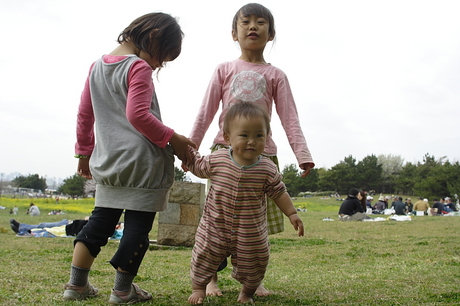 子守りのような…　花見のような…