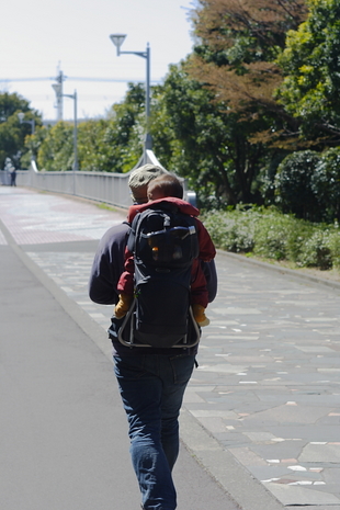 子守りのような…　花見のような…