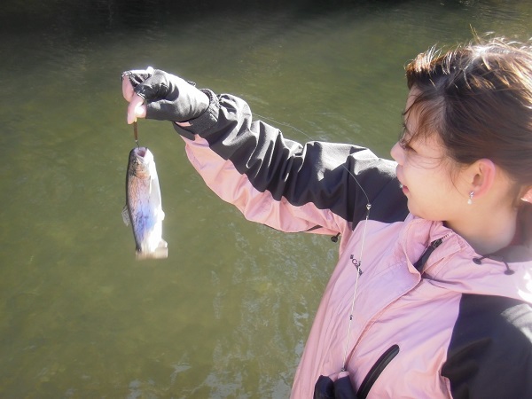 木粉粘土で製作したハンドメイドルアーで釣る 釣りドル みなせちわさんの釣行に同行させていただきました