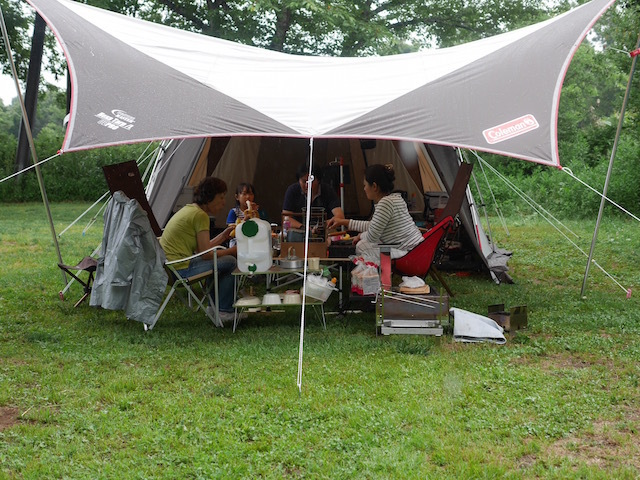 リアルモンハン！　鶏の丸焼きで集う豪快キャンプ。　成田ゆめ牧場ファミリーオートキャンプ場。