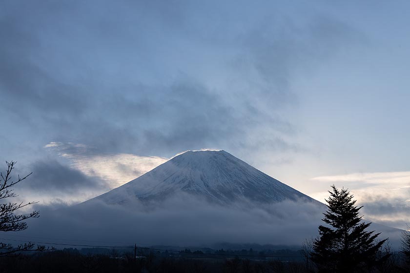 富士山とオブジェに浮かぶ星空。 富士エコキャンプ場 ② 〜満腹編〜