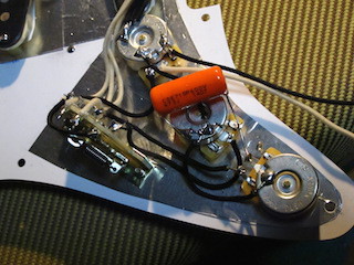 《楽器を直そう》fender ストラトキャスター　２